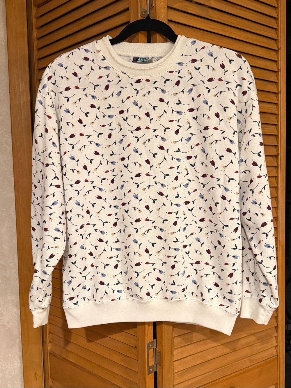 Vintage Bolo Spirit White Floral Crewneck Sweatshirt Size Small Grandmacore cozy